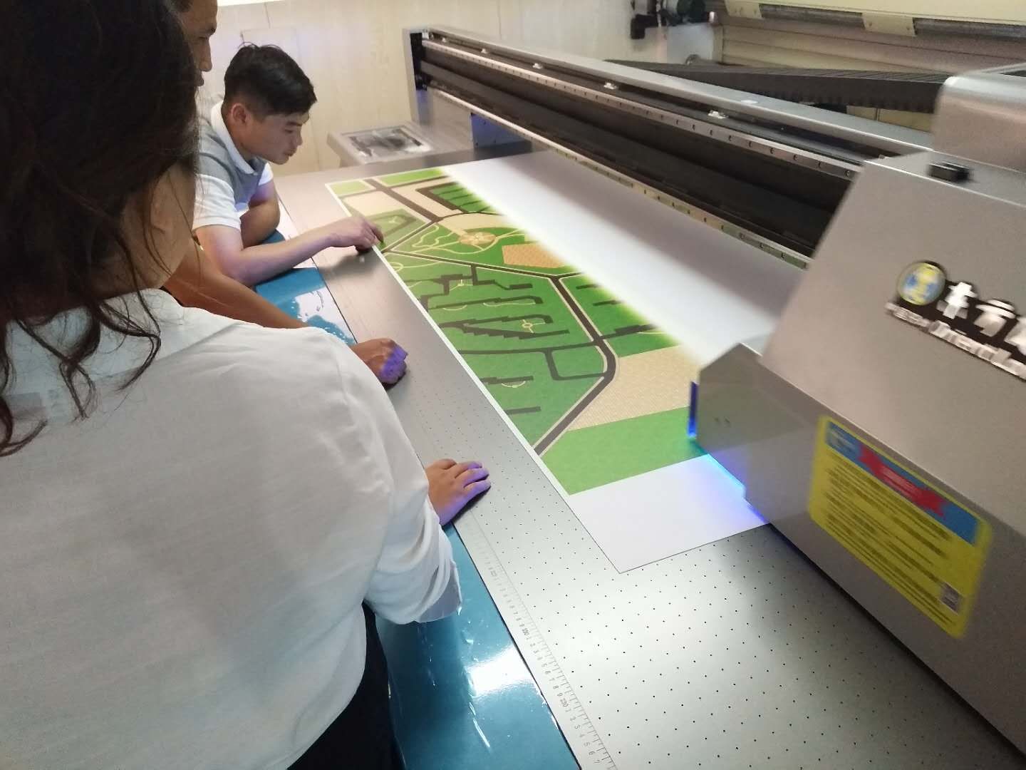 正確使用uv打印機(jī)，保證uv打印機(jī)效果